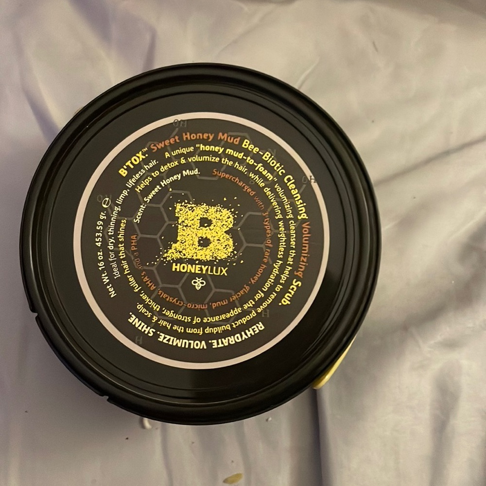 Bee-biotic cleansing volumizing Hair and scalp scrub